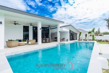 300 sqm modern pool villa in Pran Buri Moda Melody