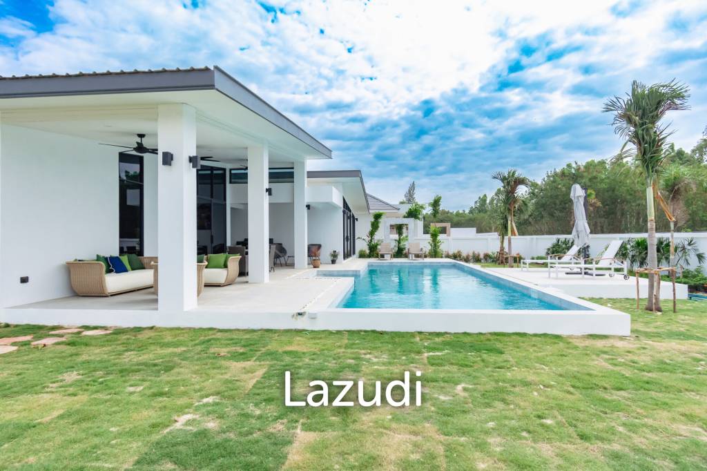300 sqm modern pool villa in Pran Buri Moda Melody