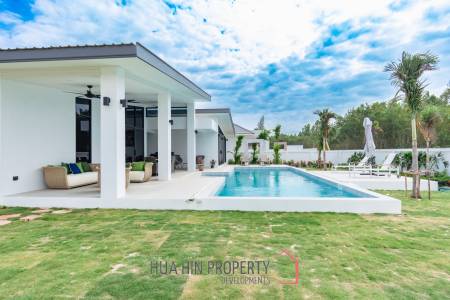 300 sqm modern pool villa in Pran Buri Moda Melody