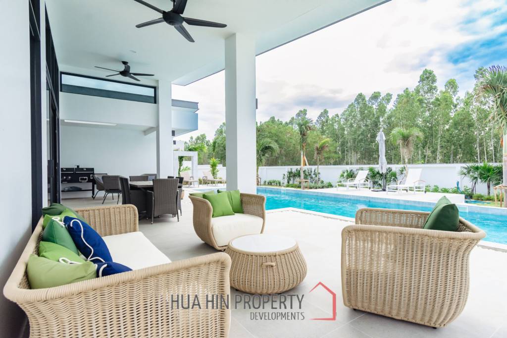 300 sqm modern pool villa in Pran Buri Moda Melody