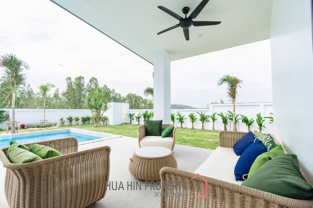 300 sqm modern pool villa in Pran Buri Moda Melody