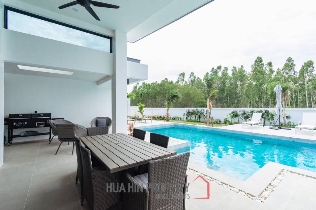 300 sqm modern pool villa in Pran Buri Moda Melody