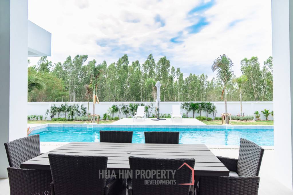 300 sqm modern pool villa in Pran Buri Moda Melody