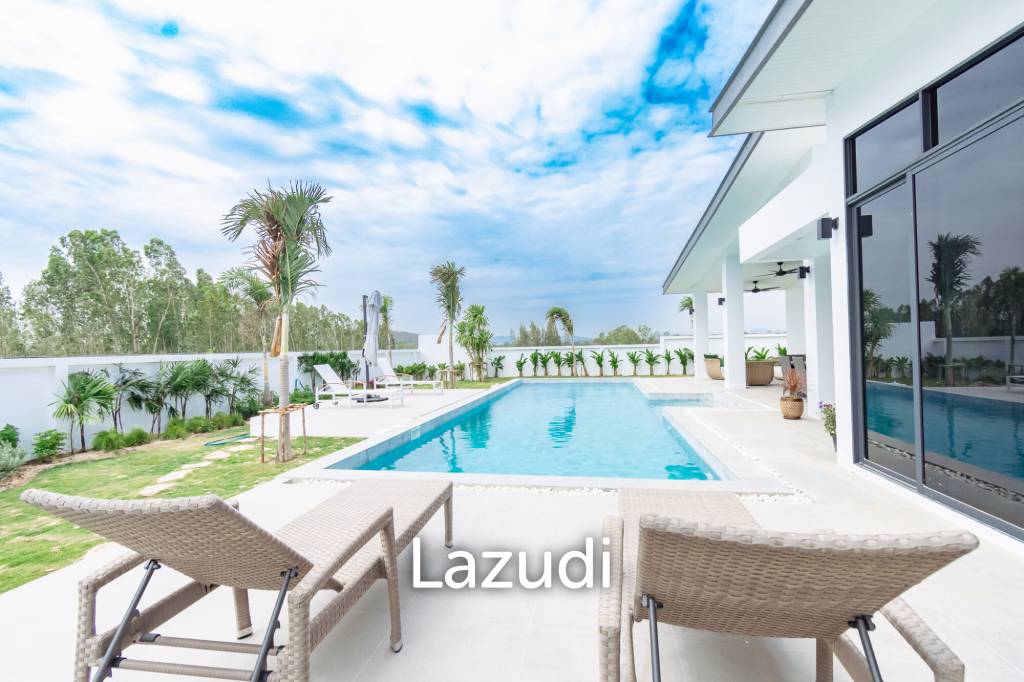 300 sqm modern pool villa in Pran Buri Moda Melody