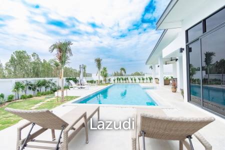 300 sqm modern pool villa in Pran Buri Moda Melody