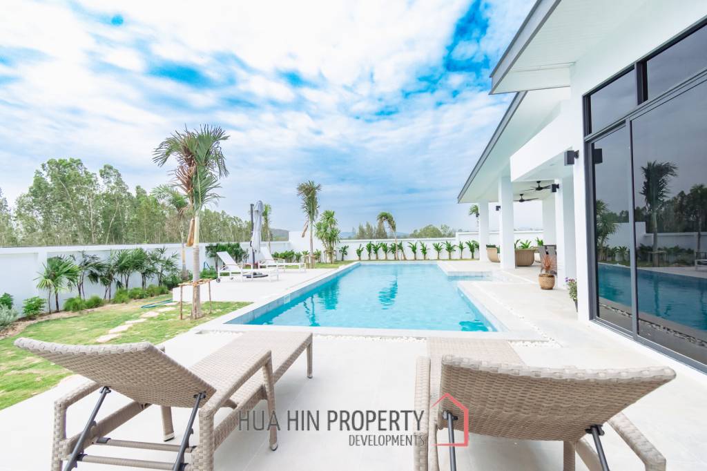 300 sqm modern pool villa in Pran Buri Moda Melody