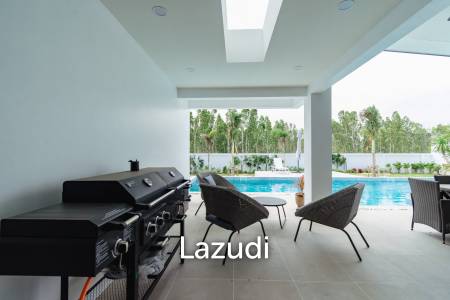 300 sqm modern pool villa in Pran Buri Moda Melody