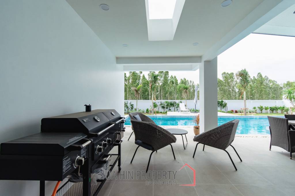 300 sqm modern pool villa in Pran Buri Moda Melody