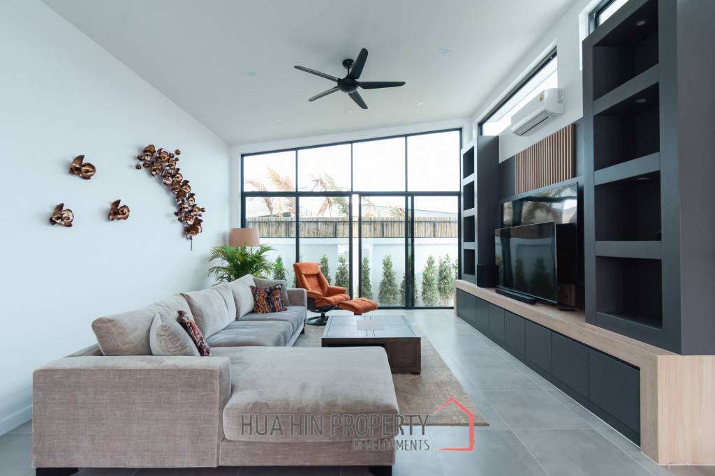 300 sqm modern pool villa in Pran Buri Moda Melody