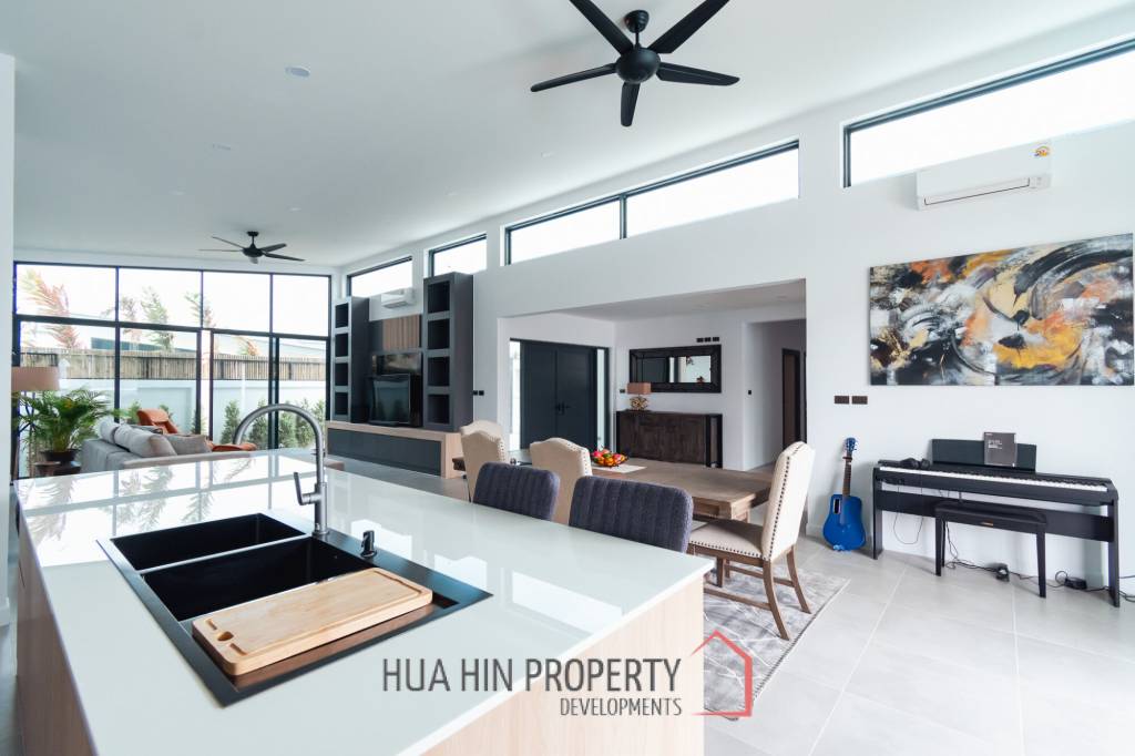 300 sqm modern pool villa in Pran Buri Moda Melody