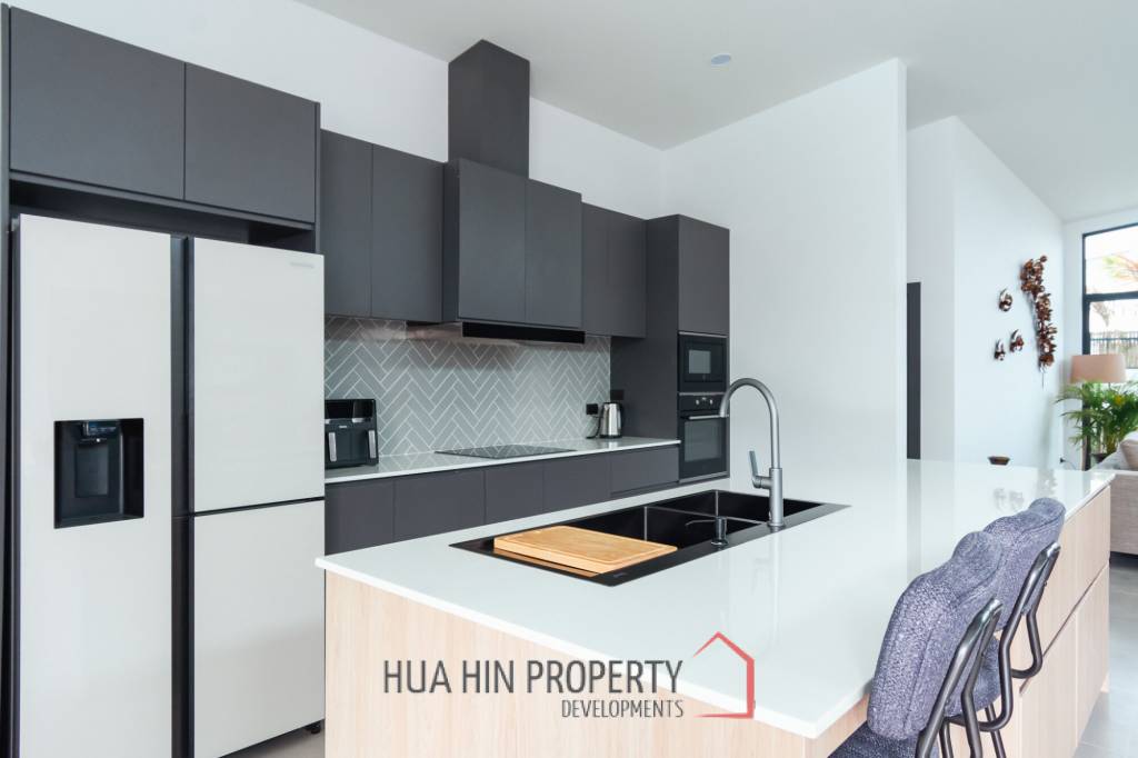 300 sqm modern pool villa in Pran Buri Moda Melody