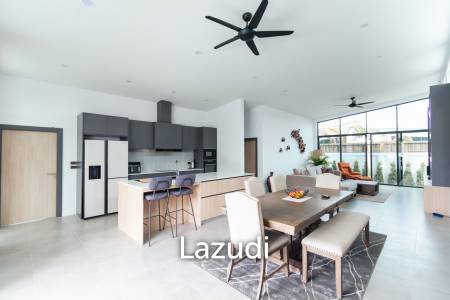 300 sqm modern pool villa in Pran Buri Moda Melody