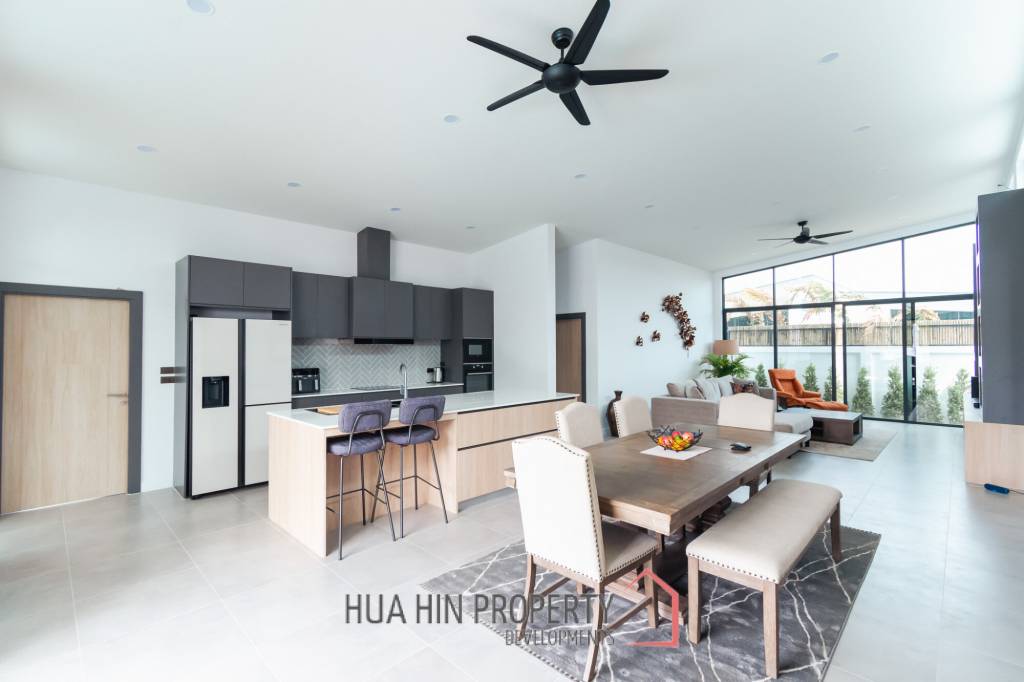 300 sqm modern pool villa in Pran Buri Moda Melody