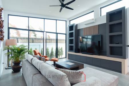 300 sqm modern pool villa in Pran Buri Moda Melody
