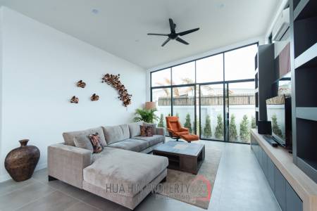 300 sqm modern pool villa in Pran Buri Moda Melody