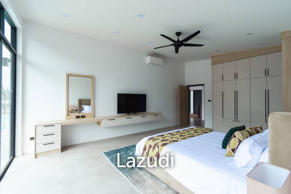 300 sqm modern pool villa in Pran Buri Moda Melody
