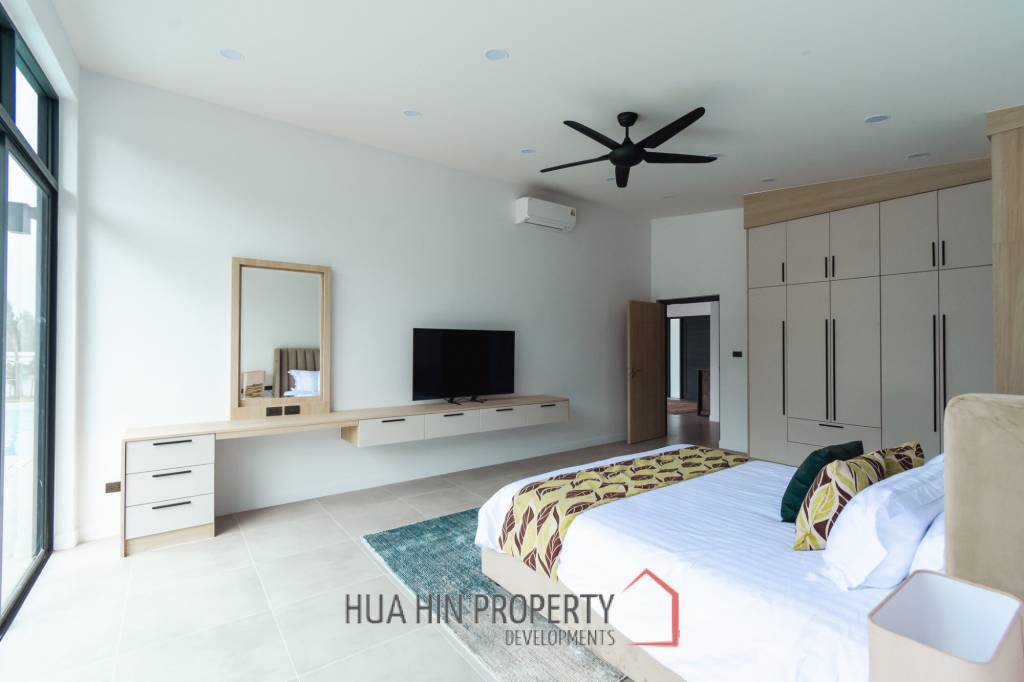 300 sqm modern pool villa in Pran Buri Moda Melody