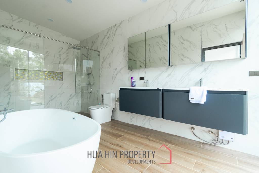 300 sqm modern pool villa in Pran Buri Moda Melody