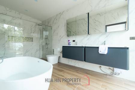 300 sqm modern pool villa in Pran Buri Moda Melody