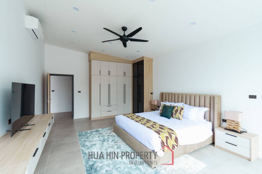 300 sqm modern pool villa in Pran Buri Moda Melody