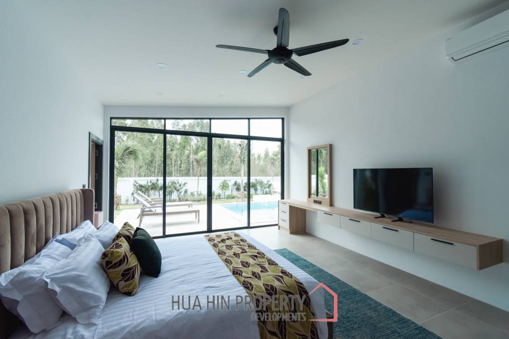 300 sqm modern pool villa in Pran Buri Moda Melody