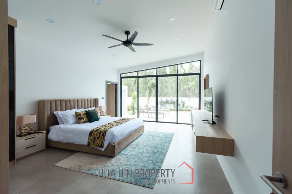 300 sqm modern pool villa in Pran Buri Moda Melody