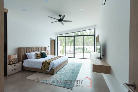 300 sqm modern pool villa in Pran Buri Moda Melody