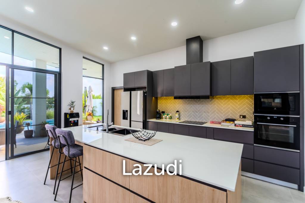 300 sqm modern pool villa in Pran Buri Moda Melody