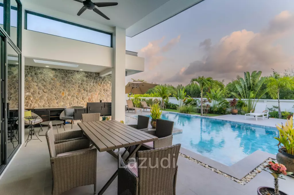 300 sqm modern pool villa in Pran Buri Moda Melody