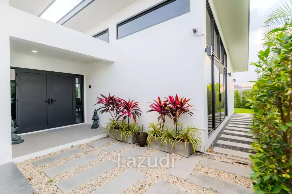 300 sqm modern pool villa in Pran Buri Moda Melody
