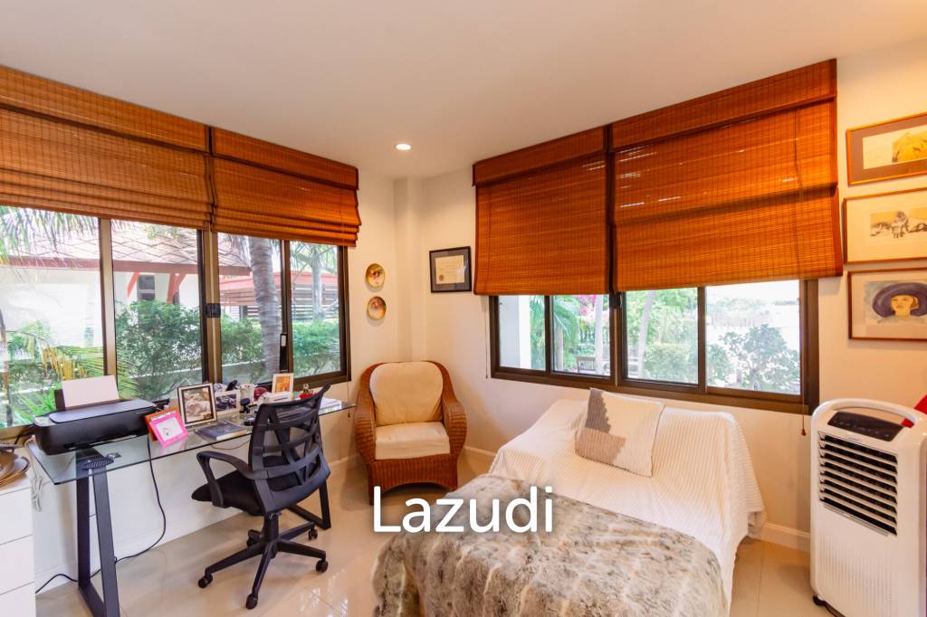 BAAN THAI BEACH VILLAGE :  2 Storey 3 Bed Pool villa near the beach