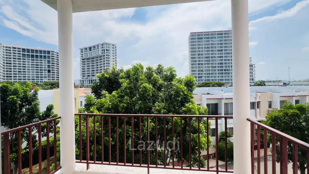 Boat House: 173 sqm modern 3-storey Townhouse