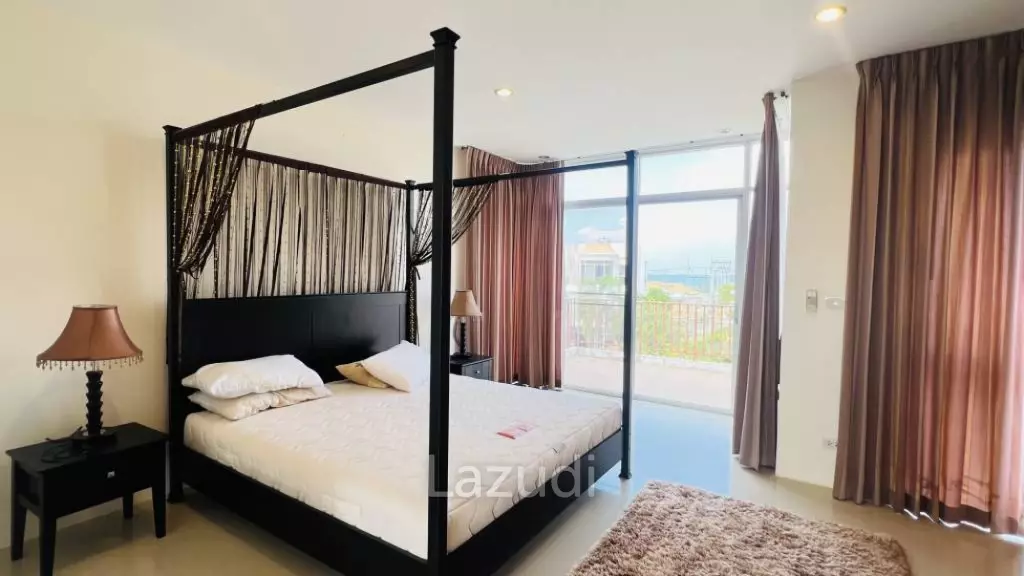 Boat House: 173 sqm modern 3-storey Townhouse