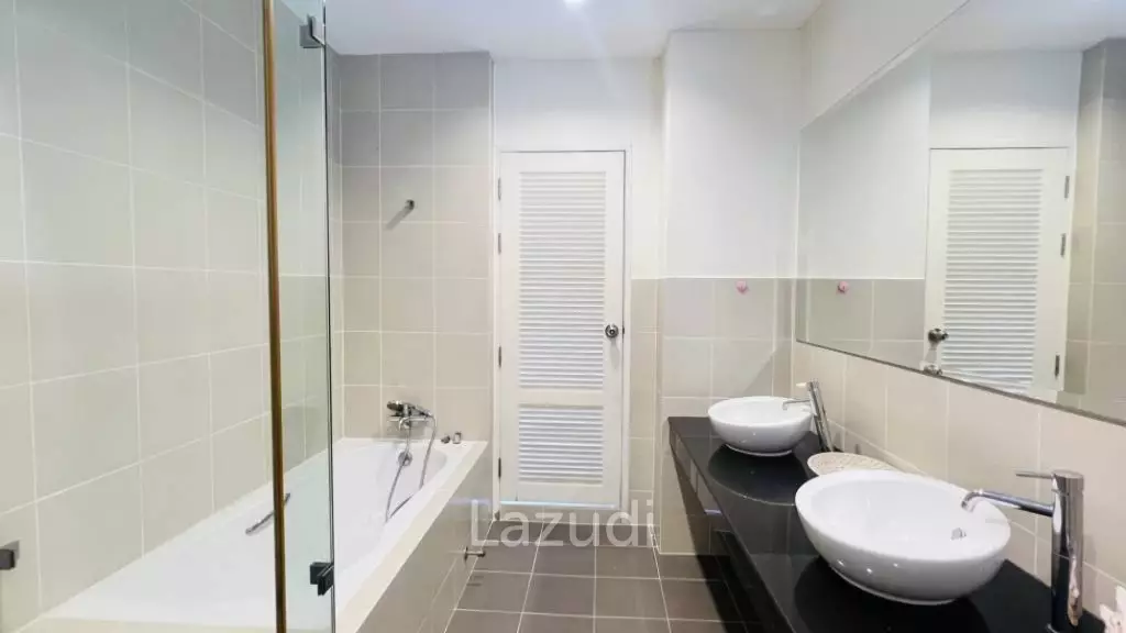 Boat House: 173 sqm modern 3-storey Townhouse