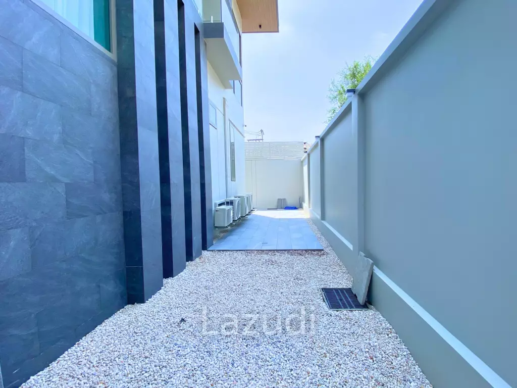 4 Bedrooms 5 Bathrooms  470 SQ.M. Chinnine Pool Villa