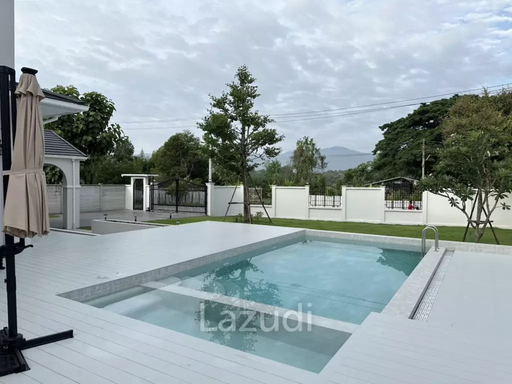 Newly built 2 Storey 4 Beds House and Private Pool, Mae Rim