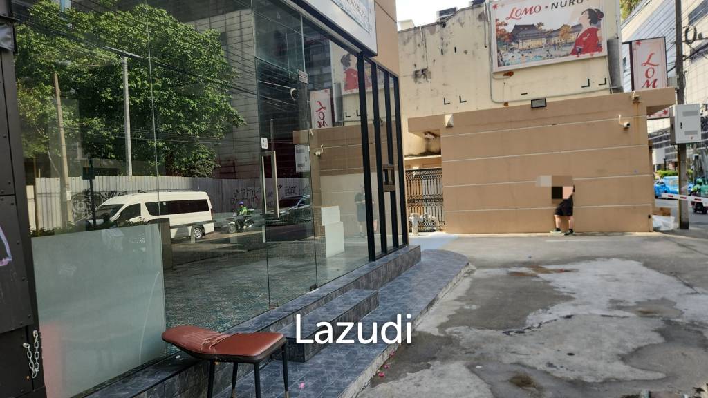 82 sqm Retail Space for Rent on Phrom Phong | Main Road Sukhumvit 22 | Opposite Emsphere