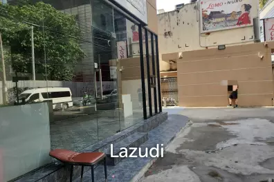 82 sqm Retail Space for Rent on Phrom Phong | Main Road Sukhumvit 22 | Opposite Emsphere