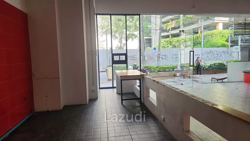 82 sqm Retail Space for Rent on Phrom Phong | Main Road Sukhumvit 22 | Opposite Emsphere