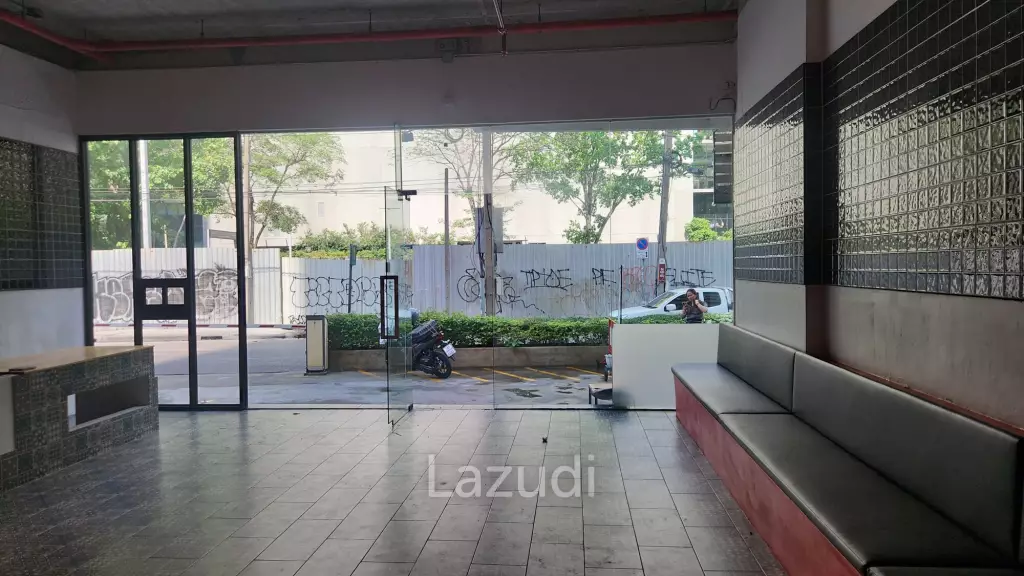 82 sqm Retail Space for Rent on Phrom Phong | Main Road Sukhumvit 22 | Opposite Emsphere