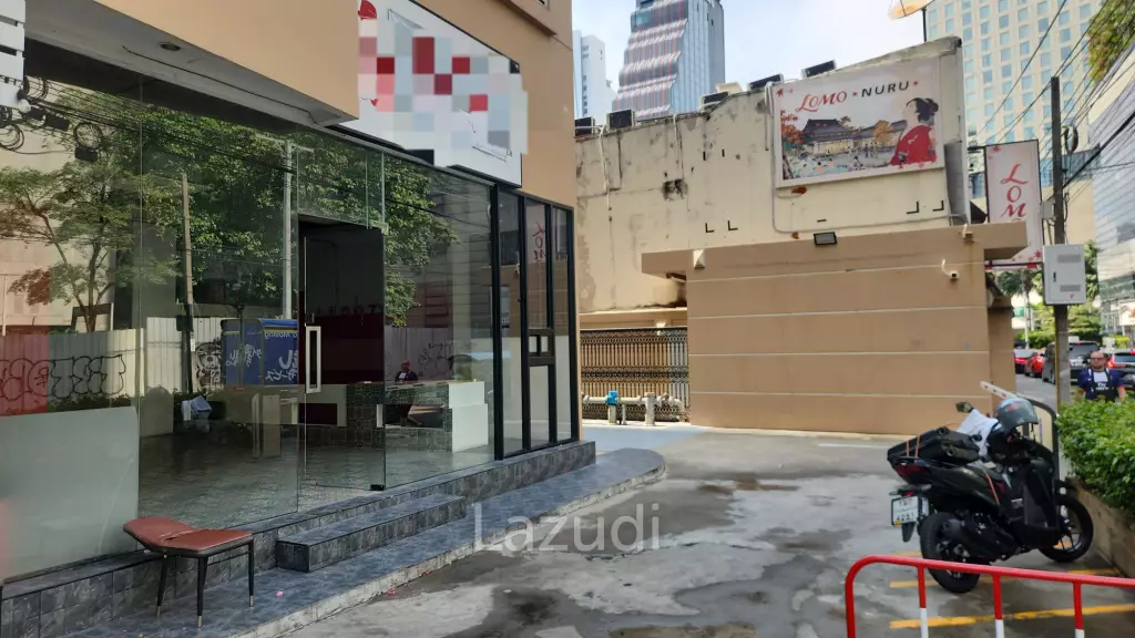 82 sqm Retail Space for Rent on Phrom Phong | Main Road Sukhumvit 22 | Opposite Emsphere