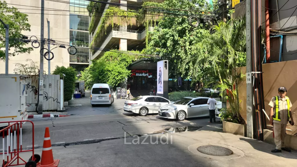 82 sqm Retail Space for Rent on Phrom Phong | Main Road Sukhumvit 22 | Opposite Emsphere