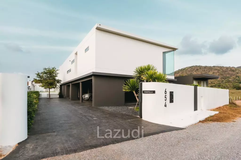 Pinepilla Pool Villa: Modern Luxury in Pranburi