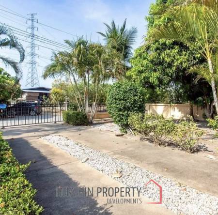 STAND ALONE VILLA ON SOI 88  : 3 bed on big land plot