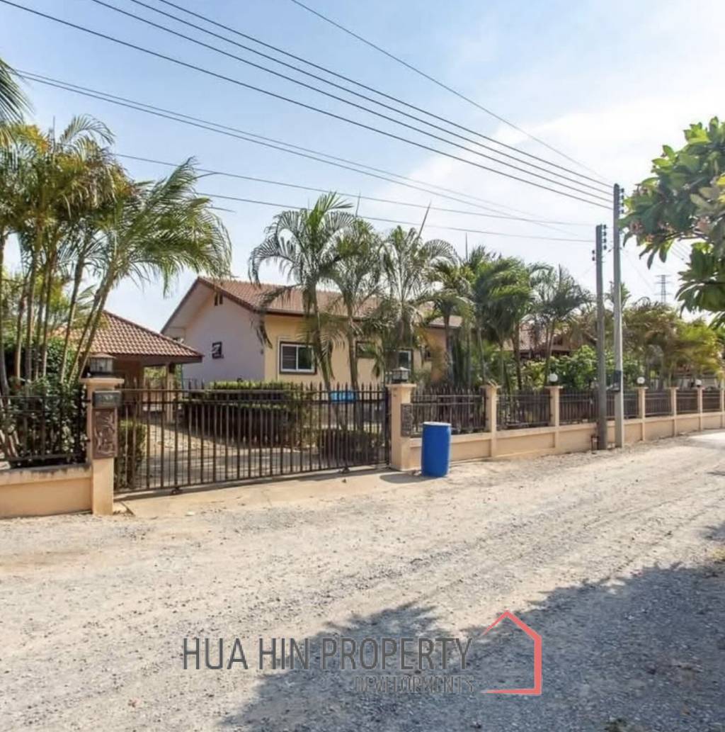STAND ALONE VILLA ON SOI 88  : 3 bed on big land plot