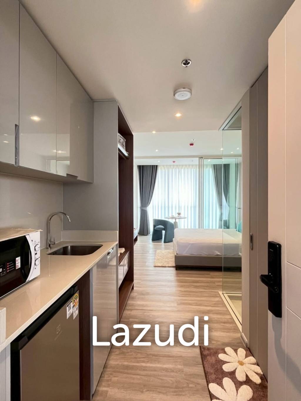 VEHHA Condo: Brand new Modern Sea View Studio