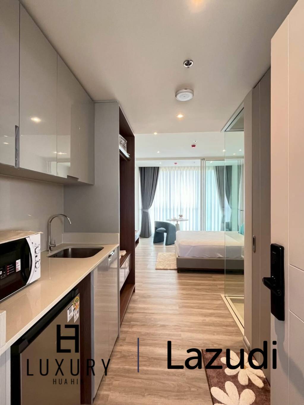 VEHHA Condo: Brand new Modern Sea View Studio