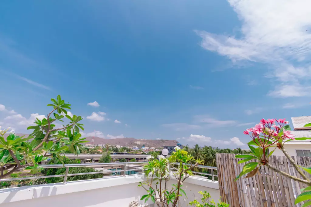 PRIME HOTEL WITH RESTAURANT FOR LONG - TERM LEASE IN THE HEART OF THE CITY