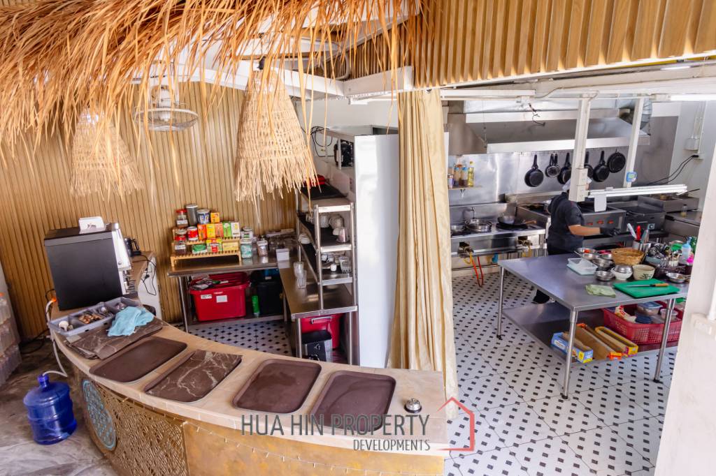 PRIME HOTEL WITH RESTAURANT FOR LONG - TERM LEASE IN THE HEART OF THE CITY