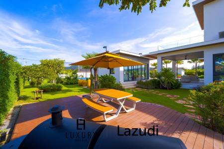 2,658 Kvm 4 Seng 6 Bad Villa for Salg